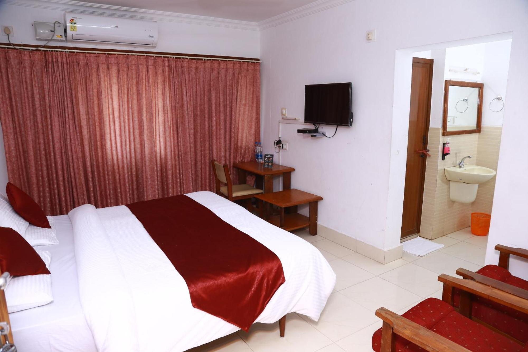 Hotel Nandanam กูรูวาเยอร์ ภายนอก รูปภาพ