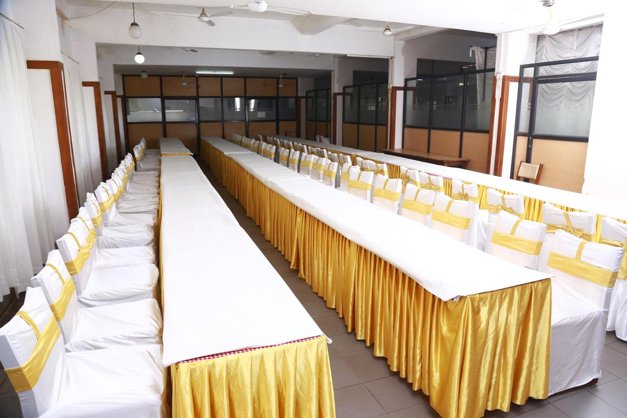 Hotel Nandanam กูรูวาเยอร์ ภายนอก รูปภาพ